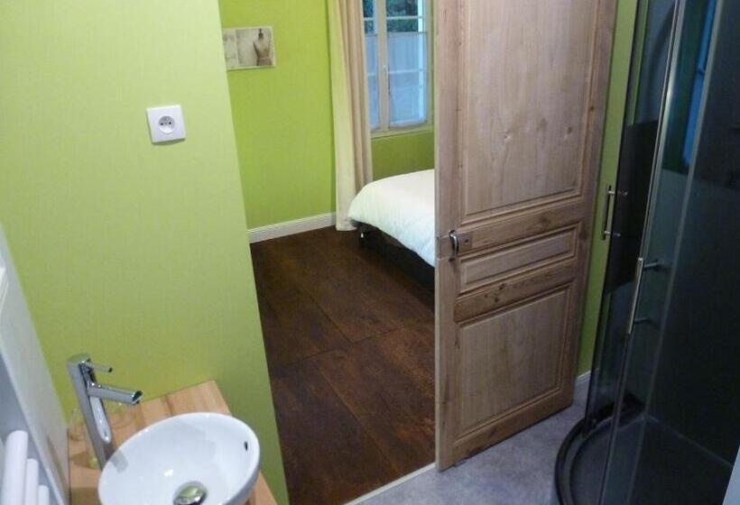 住宿加早餐  Lepireau Fr Gîtes Piscine Chauffée