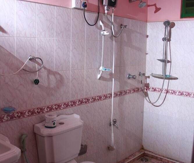 ベッドアンドブレックファースト L.l.tourist Inn & Safari Jeeps