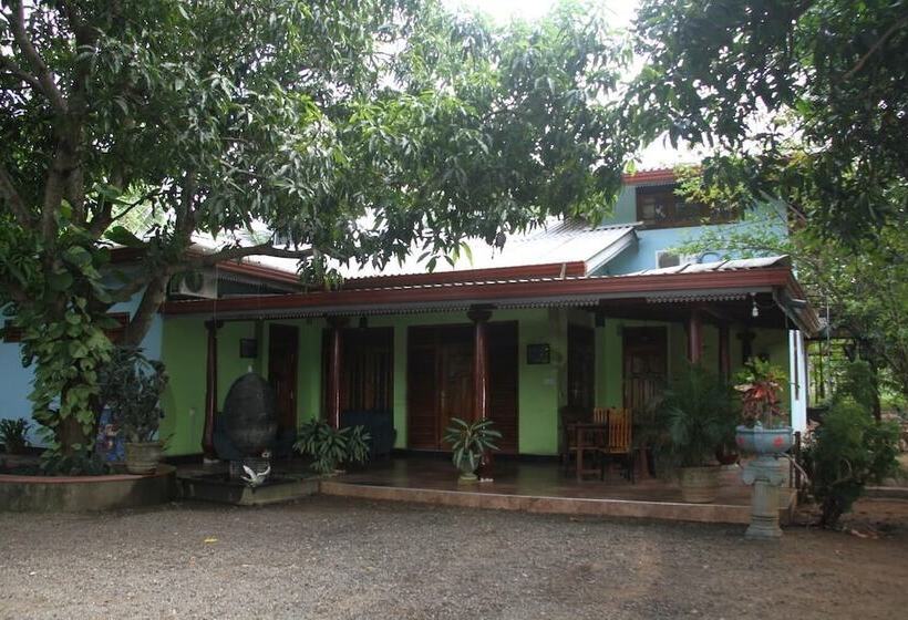 צימר L.l.tourist Inn & Safari Jeeps