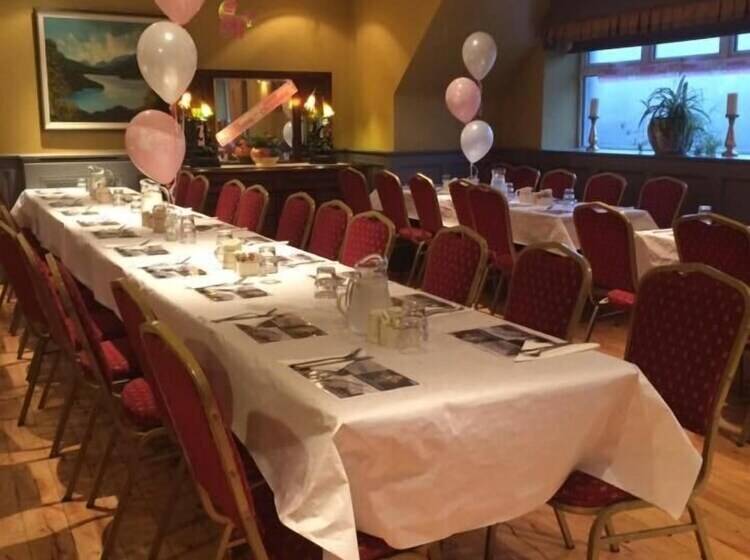 مبيت وإفطار The Anvil Bar & Restaurant