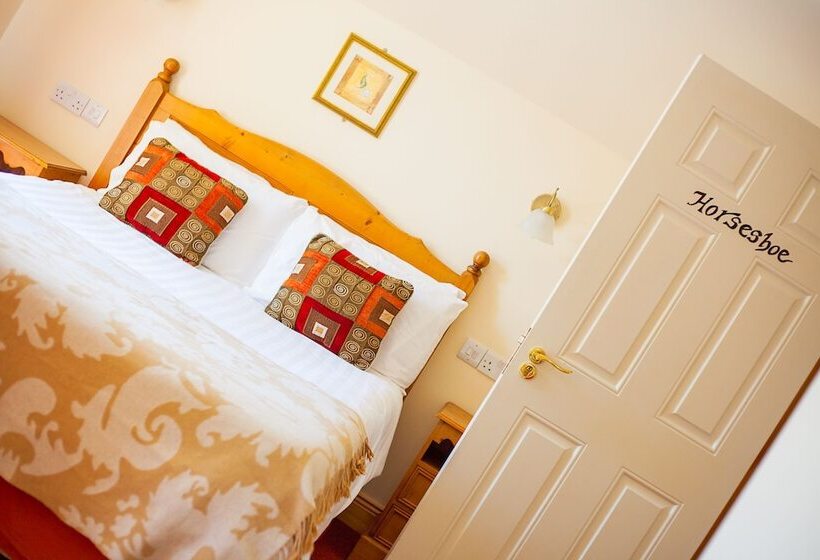 مبيت وإفطار The Anvil Bar & Restaurant