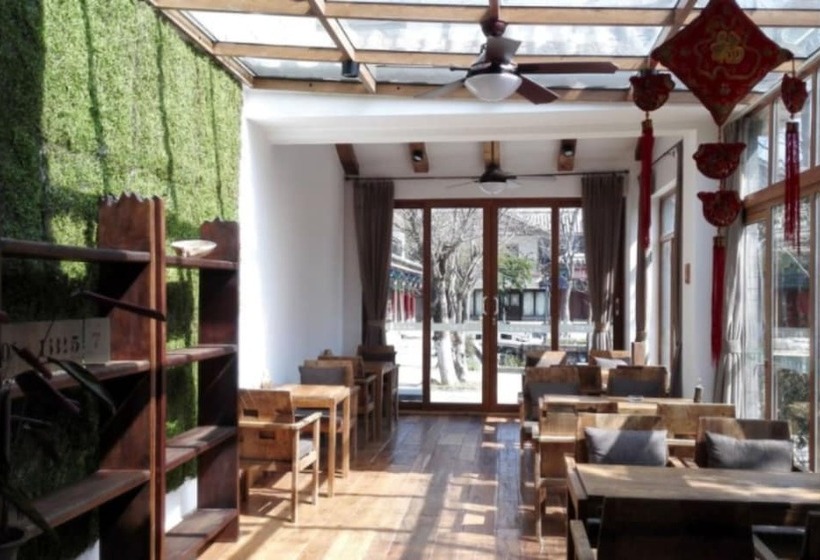 Chuxiong Courtyard China Theme Hostel