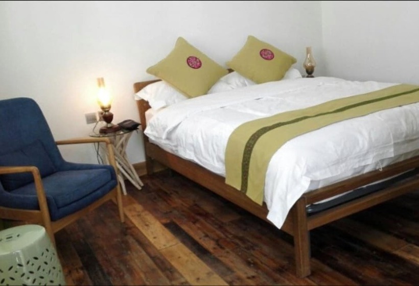 Chuxiong Courtyard China Theme Hostel