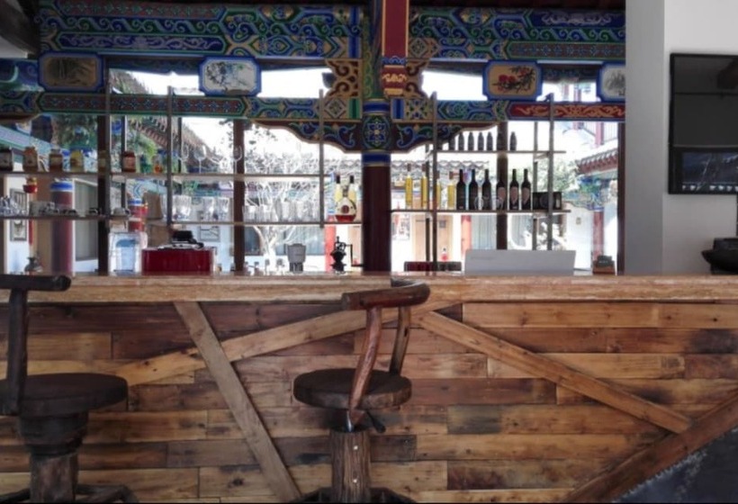Chuxiong Courtyard China Theme Hostel