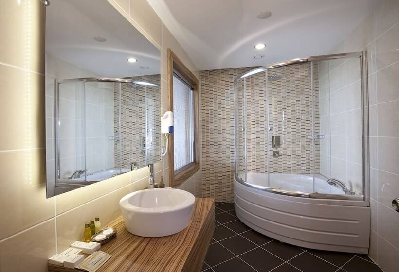 Fourway Hotel Spa & Restaurant