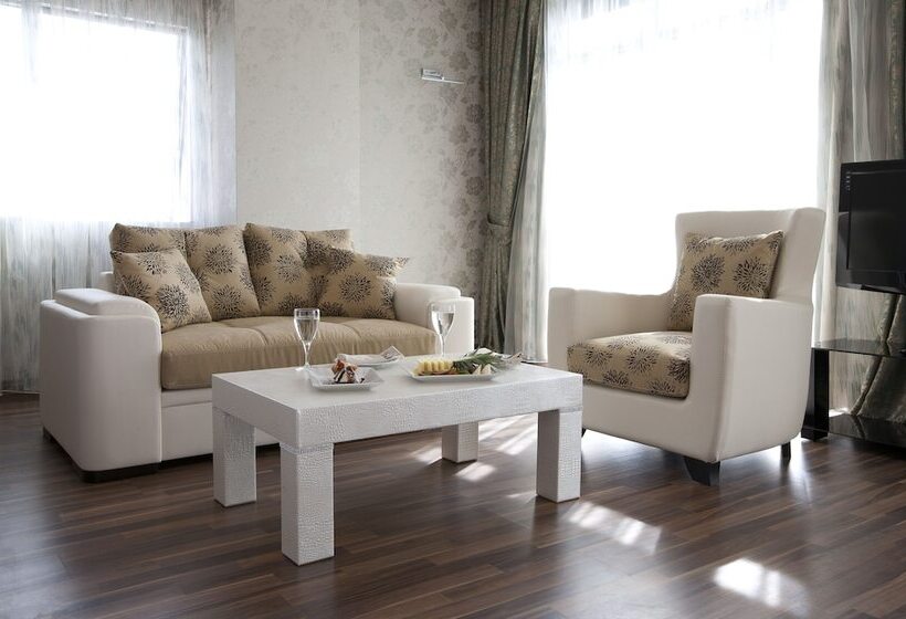 Fourway Hotel Spa & Restaurant