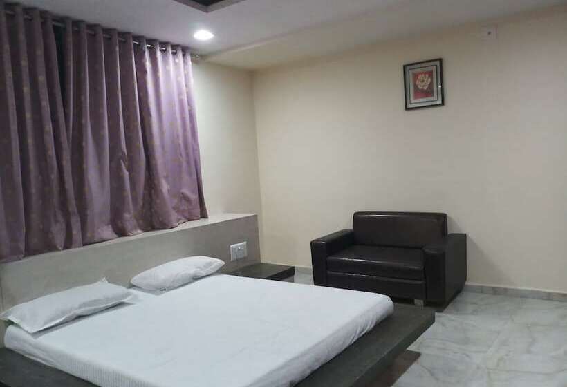 Hinglaj Hotel And Restaurant