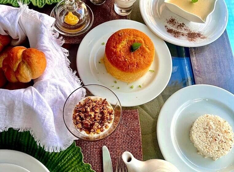 هتل Aloha Village