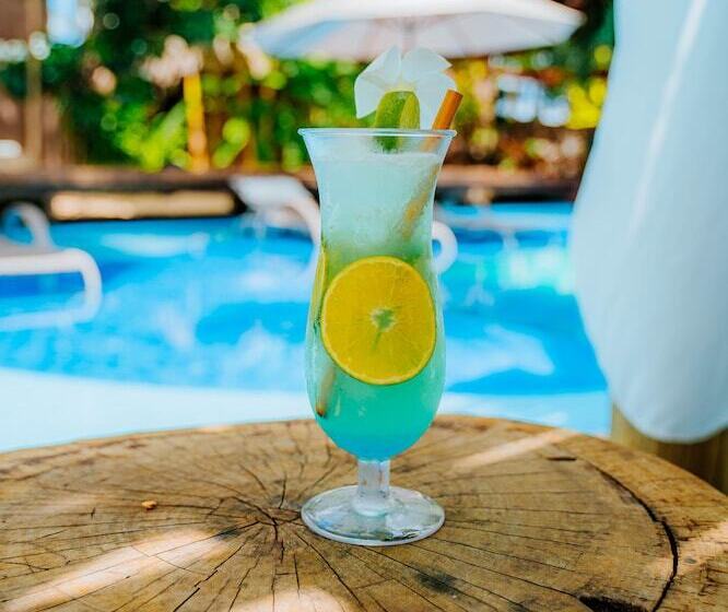 هتل Aloha Village