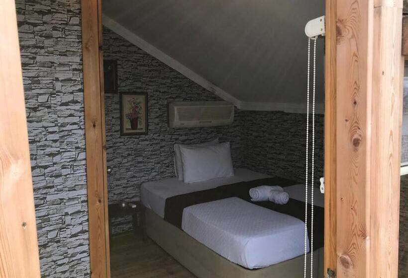 בית מלון כפרי Ayanya Beach & Bistro Bungalows