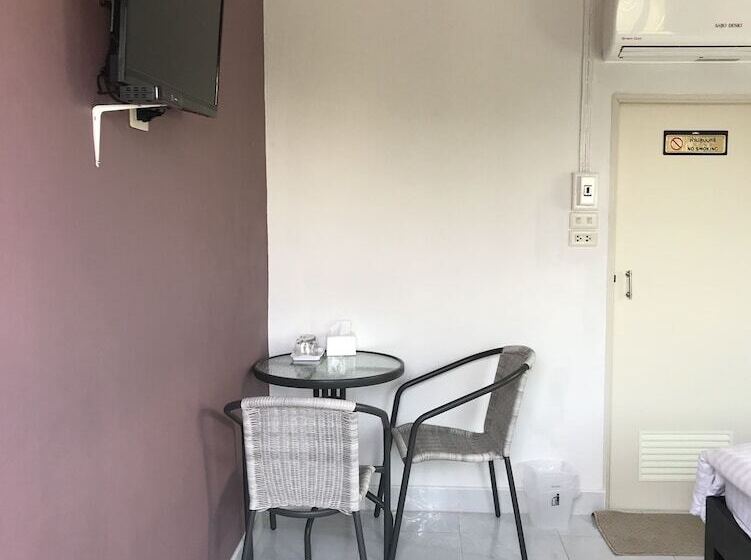 בית מלון כפרי Baan Phu Jad Kan Resort