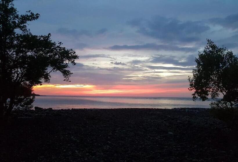 בית מלון כפרי Bay Yard Hut