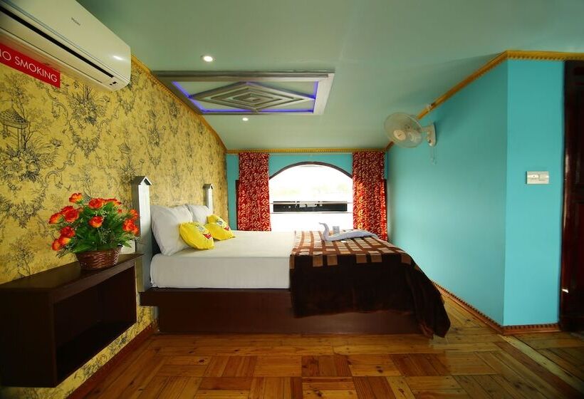 ホテル Beachparadise  Daycruise Houseboat