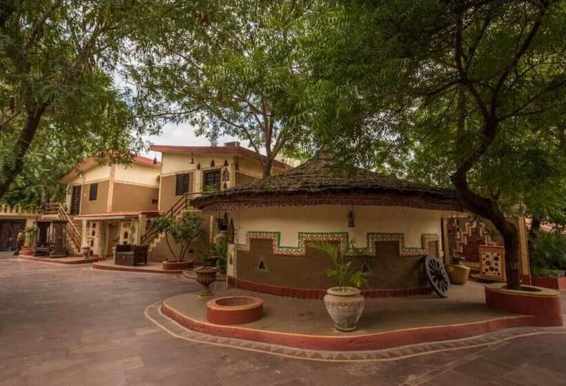 בית מלון כפרי Chouki Dhani Resort