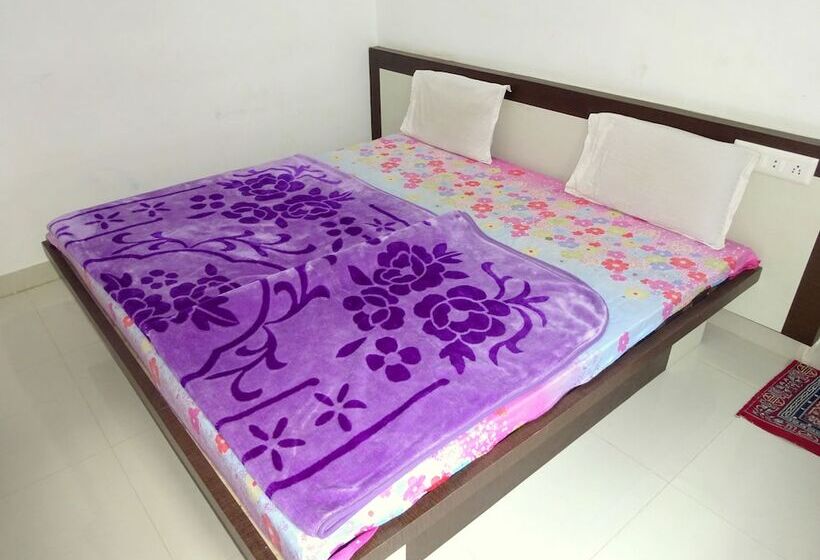 בית מלון כפרי Dev Villa