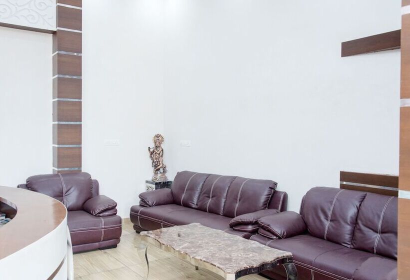 فندق Divine Inn By Oyo Rooms