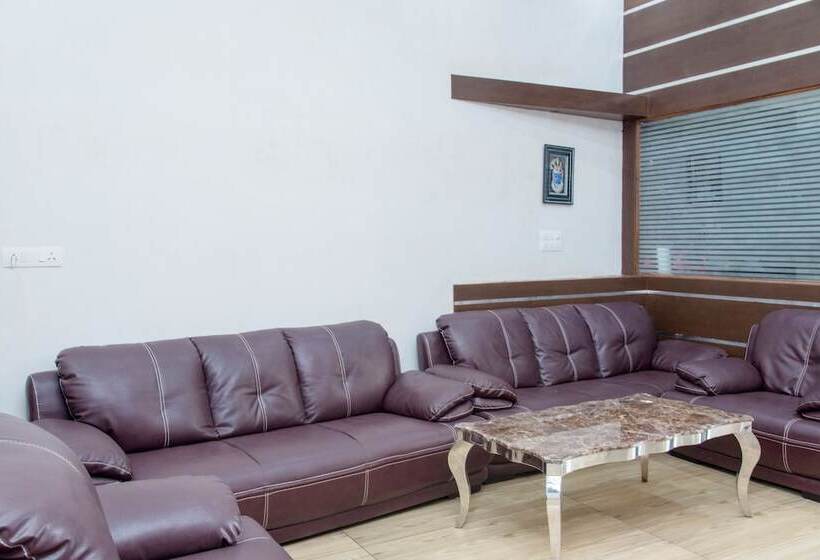 فندق Divine Inn By Oyo Rooms