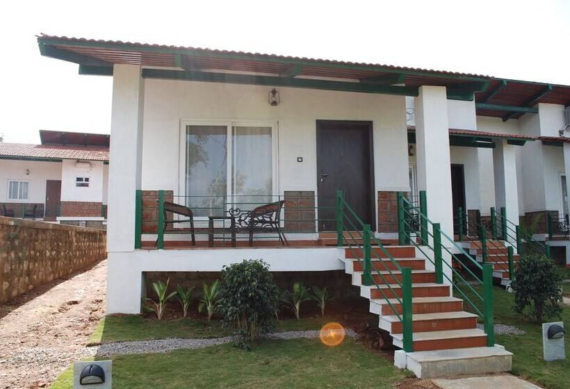 בית מלון כפרי Eka Resorts