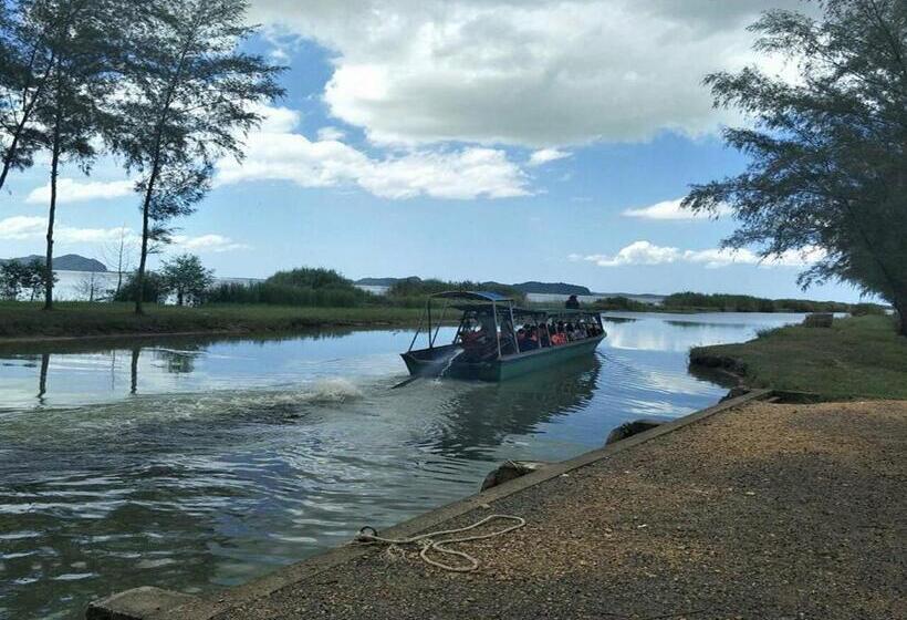 Отель Hadthong Resort