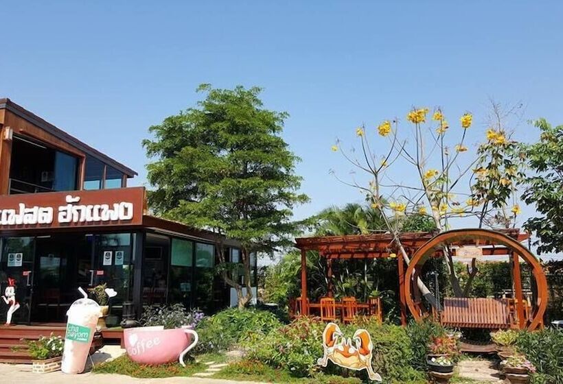 Otel Hugphaeng Garden