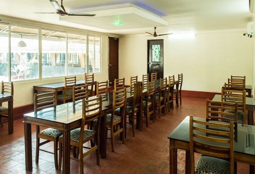 בית מלון כפרי Island Lake Resort By Oyo Rooms