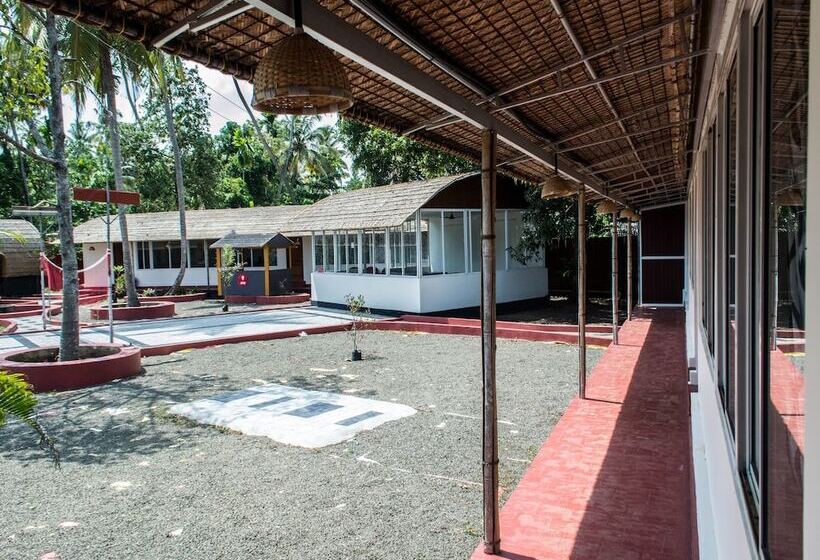 בית מלון כפרי Island Lake Resort By Oyo Rooms