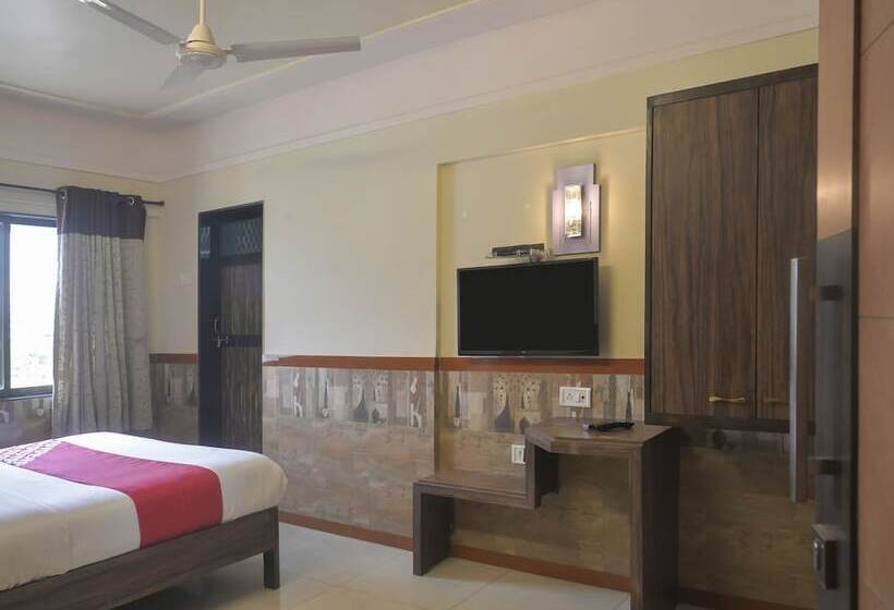 בית מלון כפרי Jaya Mahal By Oyo Rooms