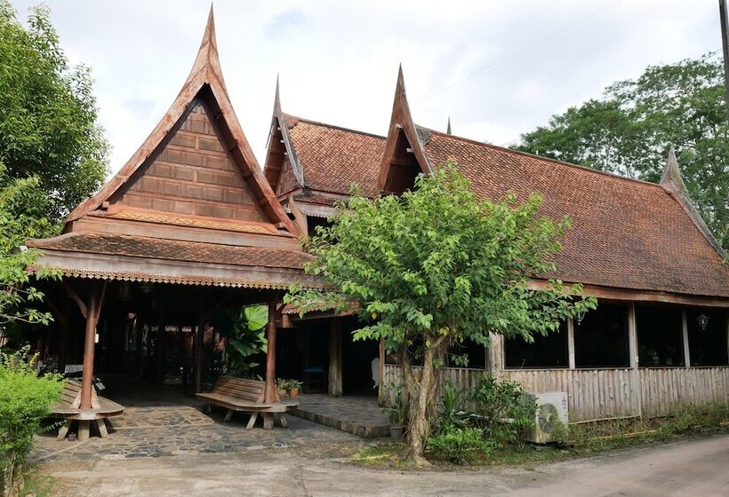 فندق Jittrasrom Resort