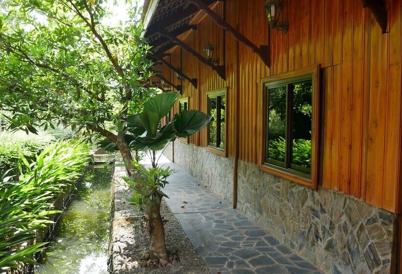 فندق Jittrasrom Resort