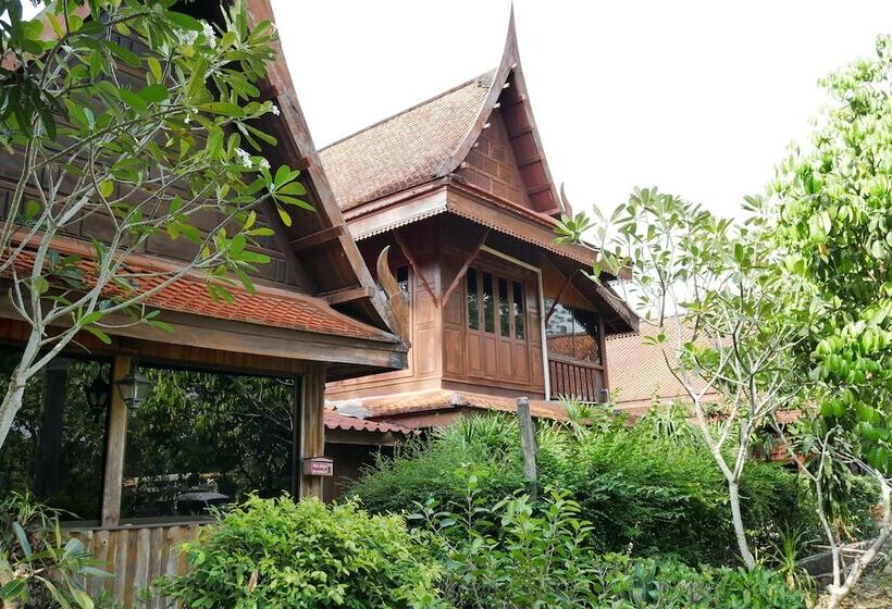 فندق Jittrasrom Resort