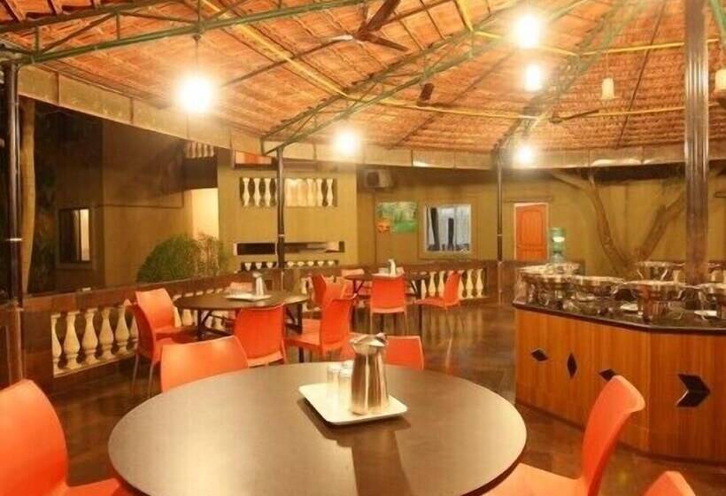 فندق Kamath Residency Nature Resort