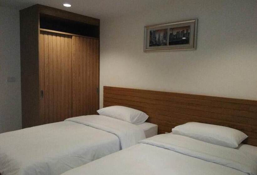 هتل Lew Residence