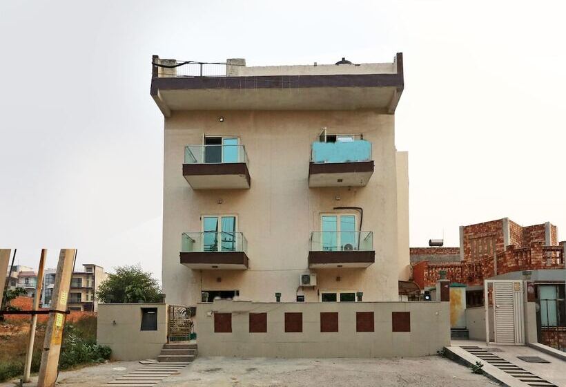 בית מלון כפרי Lotus Park Gurgaon