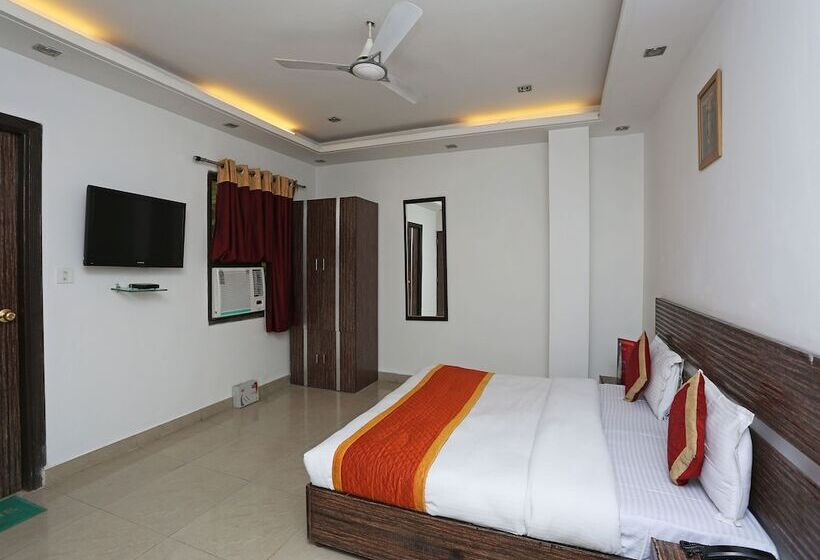 בית מלון כפרי Lotus Park Gurgaon