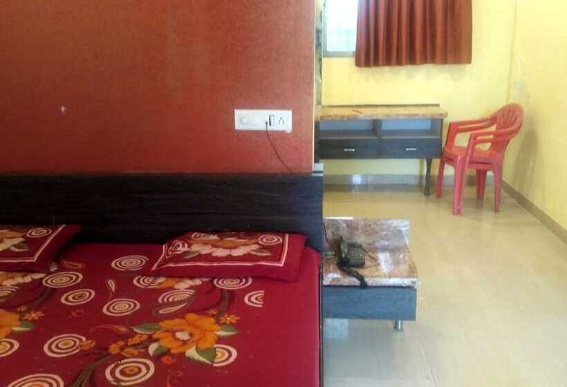 호텔 Om Sai Chattra Icon Residency