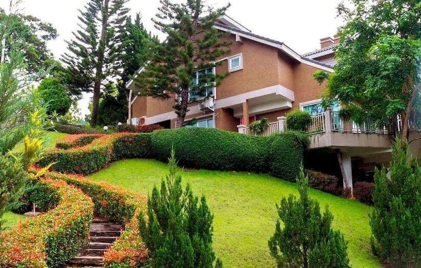 בית מלון כפרי Phukaew Resort & Adventure Park