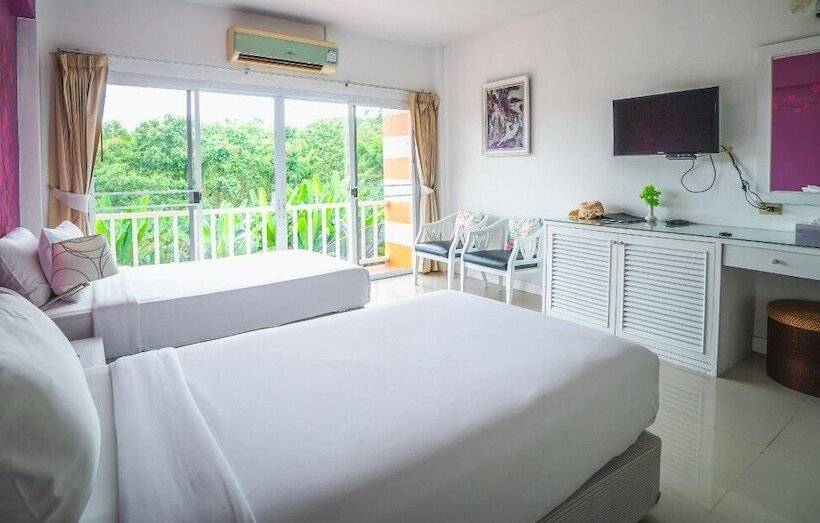 בית מלון כפרי Phukaew Resort & Adventure Park