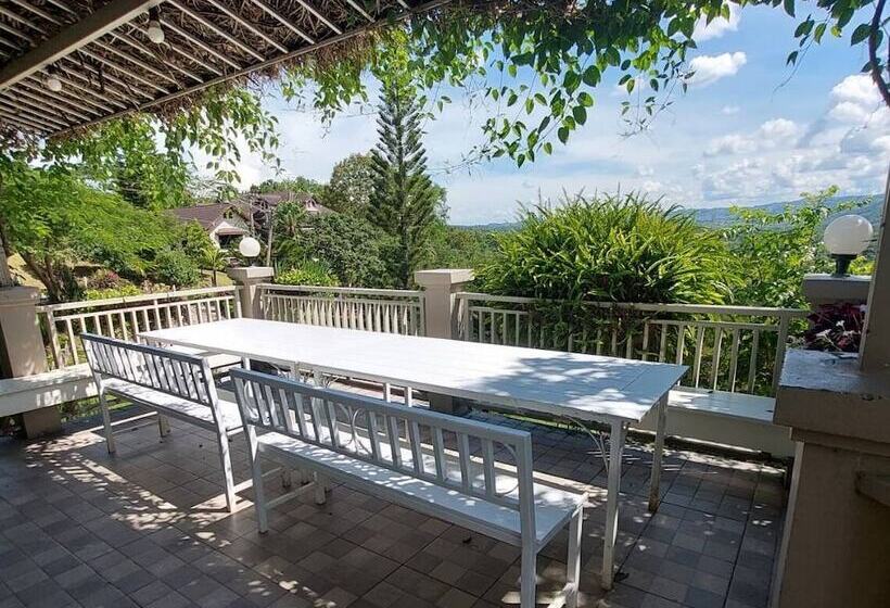 בית מלון כפרי Phukaew Resort & Adventure Park