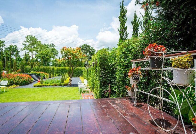 בית מלון כפרי Phukaew Resort & Adventure Park