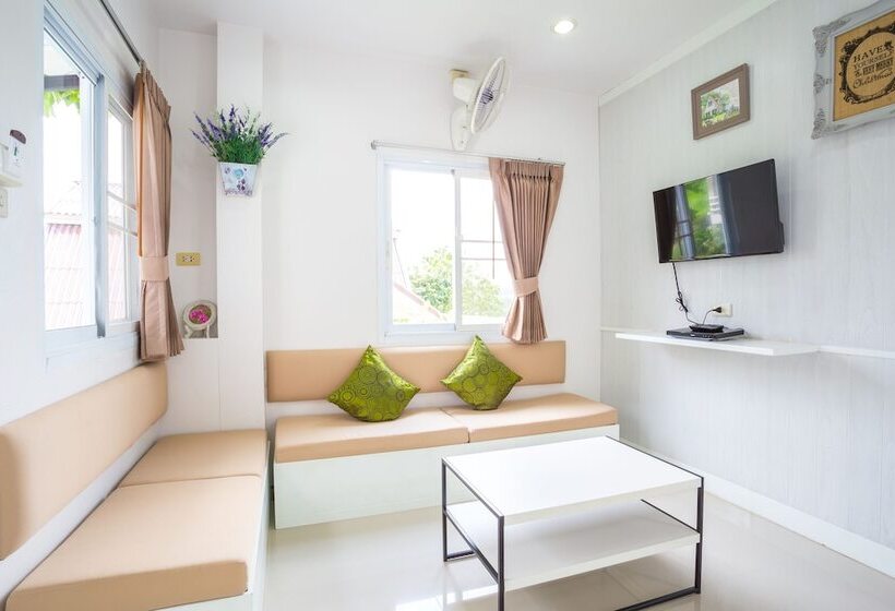 בית מלון כפרי Phukaew Resort & Adventure Park