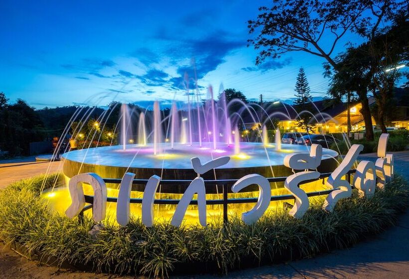 בית מלון כפרי Phukaew Resort & Adventure Park