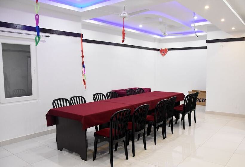 בית מלון כפרי Rajshree