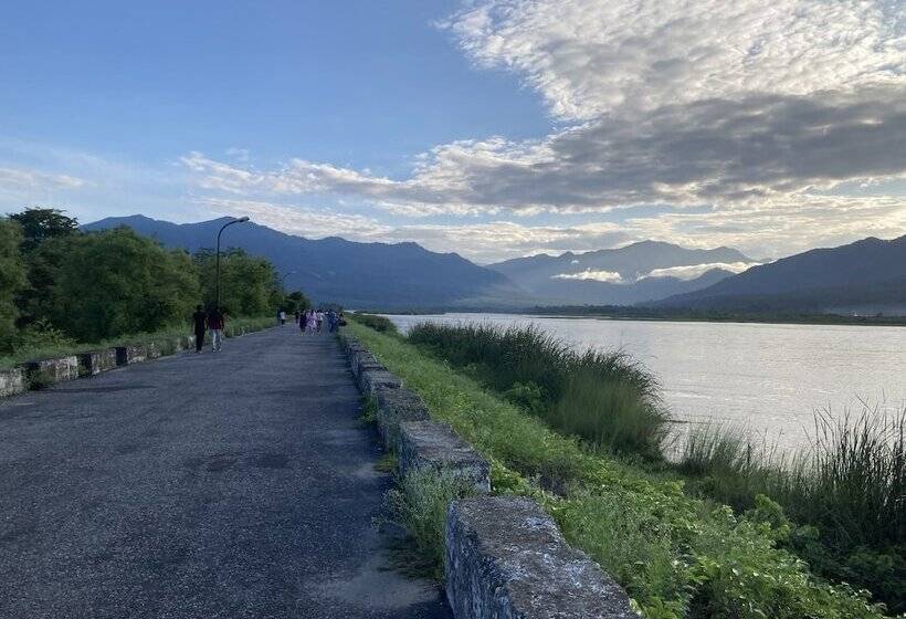 בית מלון כפרי Rajshree