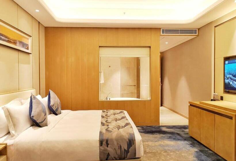 בית מלון כפרי Ramada Plaza By Wyndham Dongxing City Center