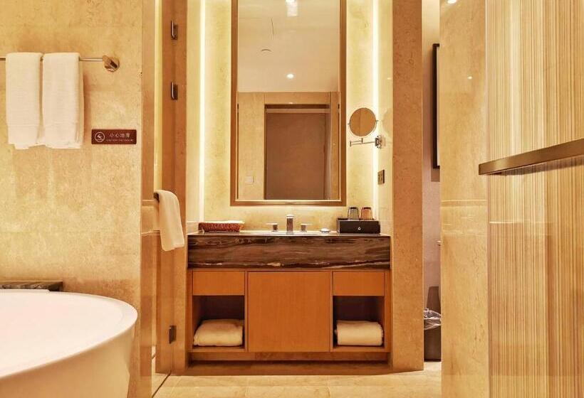 בית מלון כפרי Ramada Plaza By Wyndham Dongxing City Center