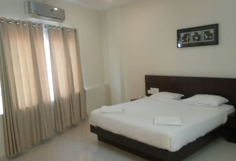 בית מלון כפרי Royal Oak