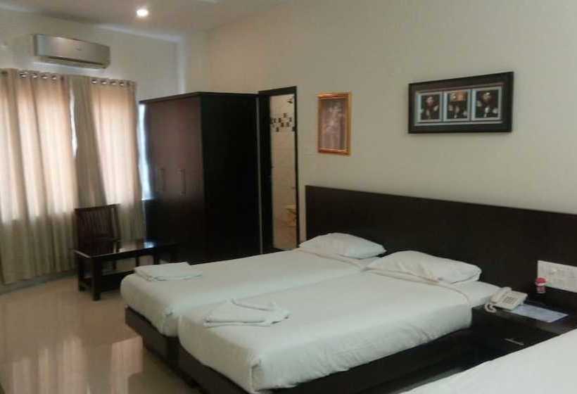 בית מלון כפרי Royal Oak