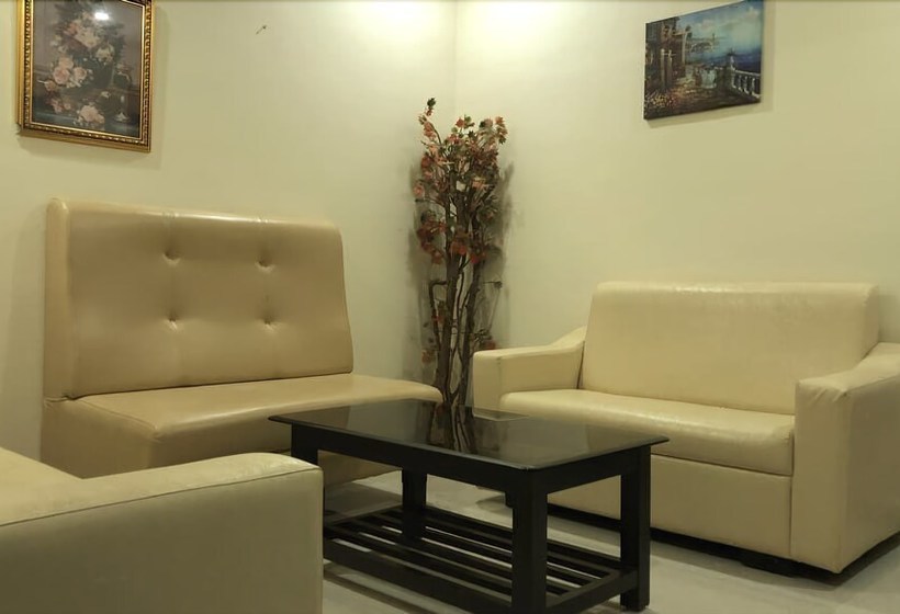 בית מלון כפרי Royal Oak