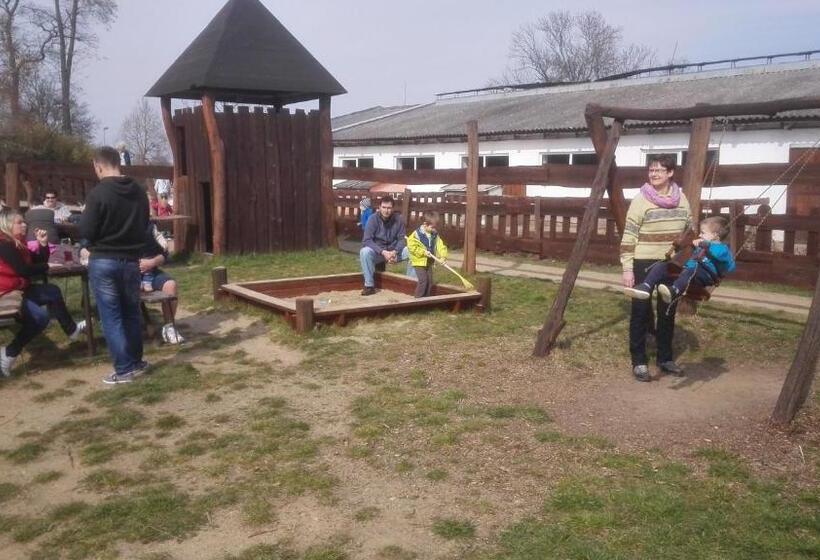 Сельский отель Zoopark Zelčín