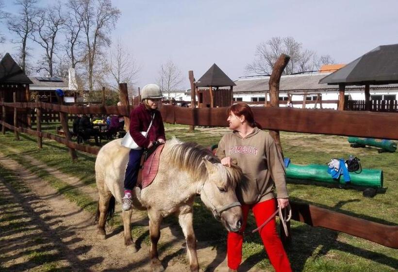 Сельский отель Zoopark Zelčín